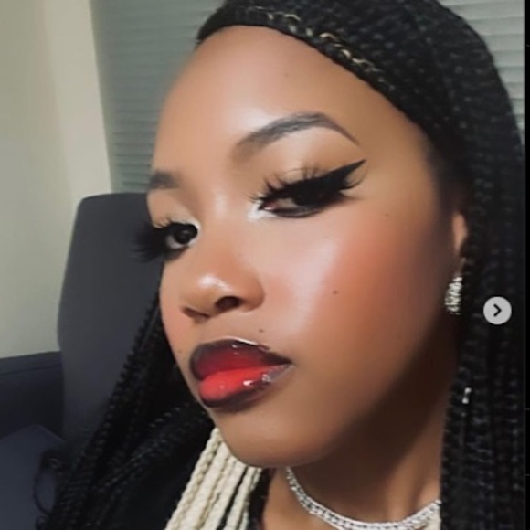 Meet your Posher, Alexis - Picture 1 of 1